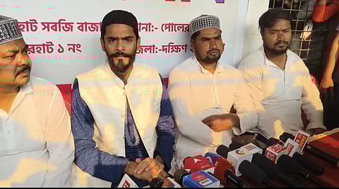 प्रेस कांफ्रेंस को संबोधित करते हुए आईएसएफ विधायक नौशाद सिद्दीकी