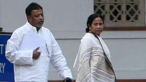 संघर्ष के दिनों में ममता बनर्जी के साथ मुकुल रॉय ( फाइल फोटो )