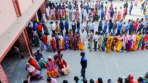 मतदान जारी