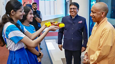 सिंगापुर में CM योगी ने भारतीय समुदाय से किया संवाद