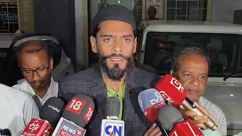 बैठक के बाद मीडिया को संबोधित करते विधायक नौसाद सिद्दीकी