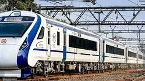 वंदे भारत एक्सप्रेस की चपेट में आने से एक परिवार के तीन लोगों की मौत