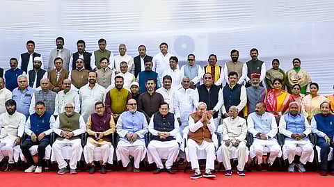 मुख्यमंत्री नीतीश कुमार और अन्य विधायक