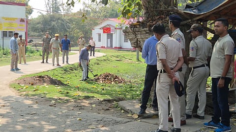 Bomb threat at Barrackpore Head Post Office; entire area under security cover; passport services halted