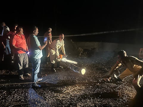 दमकल कर्मियों ने बाराटांग में गंभीर हेलीकॉप्टर दुर्घटना पीड़िता की जान बचाई