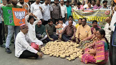 भाजपा कार्यकर्ता विरोध प्रदर्शन करते हुए