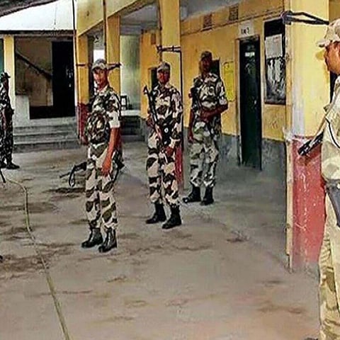 कॉलेजों में दोहरी चुनौती: परीक्षा भी, सेंट्रल फोर्स का ठहराव भी