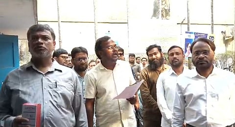 BDO ऑफिस में प्रदर्शन करने पहुंचे BLO