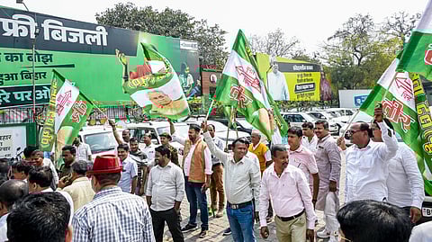 पटना में JDU कार्यकर्ताओं का विरोध प्रदर्शन