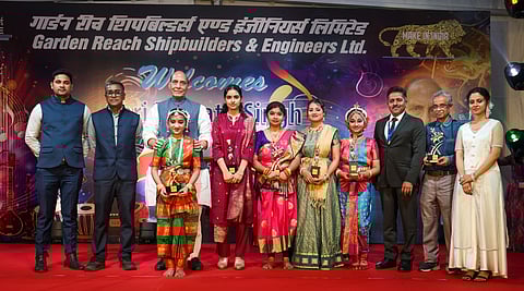 रक्षा मंत्री ने GRSE से अत्याधुनिक जहाज़ निर्माण बढ़ाने का आह्वान किया