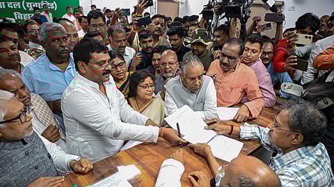 कुशवाहा ने प्रदेश निर्वाचन पदाधिकारियों के समक्ष अपना नामांकन पत्र दाखिल किया था