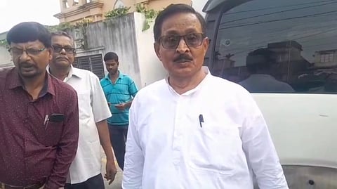 सतगछिया के विधायक मोहन चंद्र नस्कर दुर्घटना के संबंध में जानकारी देते हुए