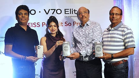 वीवो वी70 का अनावरण किया गया कोलकाता में