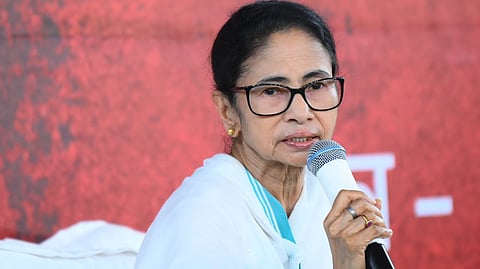 SIR को लेकर ममता बनर्जी का धरना जारी, कहा- वोटरों को मताधिकार से वंचित करने की साजिश का पर्दाफाश करूंगी