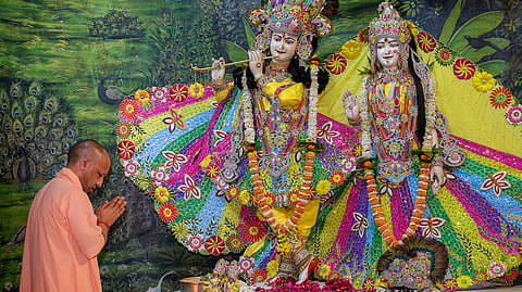 CM योगी आदित्यनाथ भगवान श्रीकृष्ण जन्मस्थान मंदिर में दर्शन करने पहुंचे