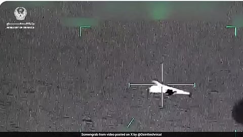 UAE ने मार गिराए ईरान के ड्रोन और मिसाइल, एयर डिफेंस सिस्टम हुआ सक्रिय