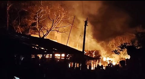 लकड़ी के मिल में लगी भयावह आग