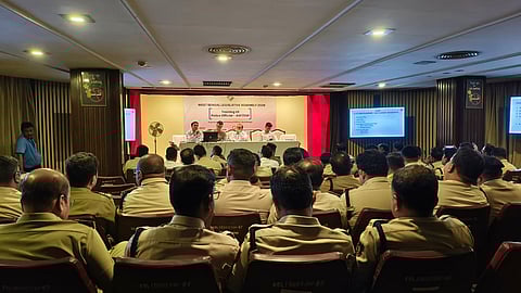 ECI ने पुलिस अधिकारियों को दी ट्रेनिंग, केंद्रीय बलों ने किया रूट मार्च