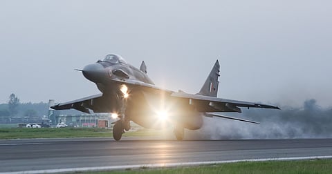 IAF प्रमुख ने अग्रिम एयरबेस से MiG-29 UPG में भरी उड़ान