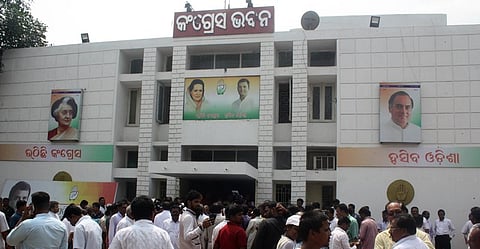 क्रॉस-वोटिंग का डर या रणनीति? ओडिशा कांग्रेस ने 8 विधायकों को कर्नाटक भेजा