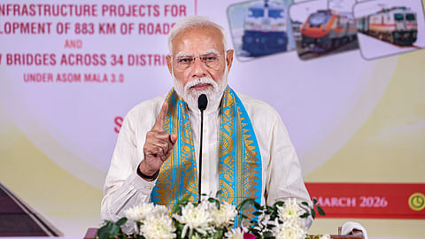प्रधानमंत्री नरेंद्र मोदी ने बंगाल दौरे से एक दिन पहले आज असम में कई परियोजनाओं का उद्घाटन किया।