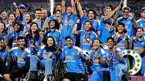 इस साल पहली बार भारतीय महिला क्रिकेट टीम ने विश्व कप जीता था।