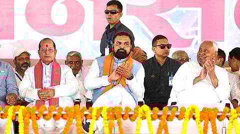 'समृद्धि यात्रा' के दौरान बेगुसराय पहुंचे बिहार के मुख्यमंत्री नीतीश कुमार व अन्य