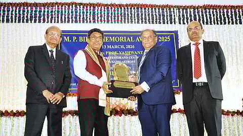 प्रो. यशवंत गुप्ता को एम.पी. बिड़ला मेमोरियल अवॉर्ड 2025 से सम्मानित किया गया