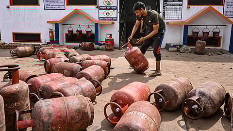 पीएनजी कनेक्शन वालों को अब नहीं मिलेगा एलपीजी सिलेंडर।