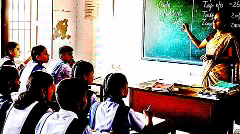 समग्र शिक्षा मिशन से फंड न मिलने पर राज्य के स्कूलों पर संकट