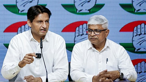 नई दिल्ली में दीपेंद्र सिंह हुड्डा और राजेंद्र पॉल गौतम मीडिया से रूबरू होते हुए।