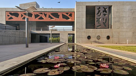 युद्ध से IIMA भी हुआ प्रभावित