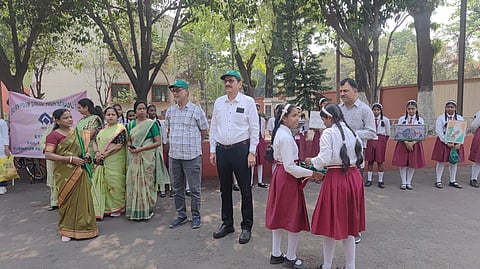 नुक्कड़ नाटक कर बच्चों ने स्वच्छता के बारे में बताया