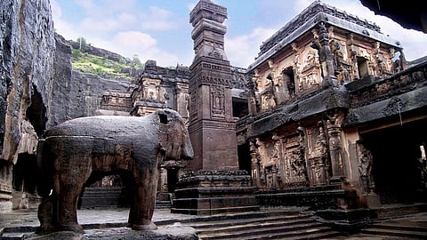 अजंता गुफाओं में मधुमक्खी अलर्ट: परफ्यूम और शोर पर रोक की सलाह