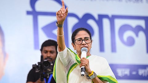 पांडेश्वर में पार्टी की रैली को संबोधित करतीं सीएम ममता बनर्जी।