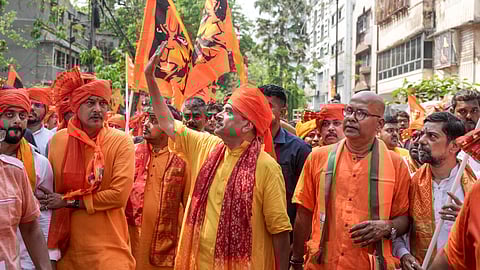 भवानीपुर में राननवमी के जुलूस में भाजपा उम्मीदवार शुभेंदु अधिकारी।