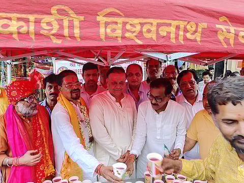 राम मंदिर के सम्मुख शीतल जल एवं शरबत का निःशुल्क वितरण