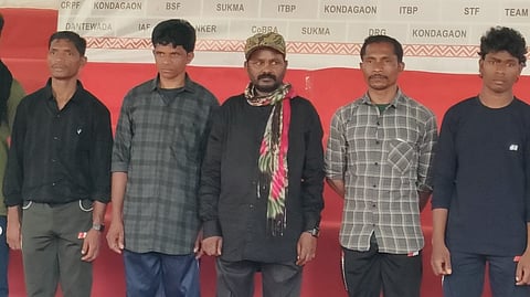 पिछले सप्ताह छत्तीसगढ़ में कुछ माओवादियों ने सरेंडर किया था।