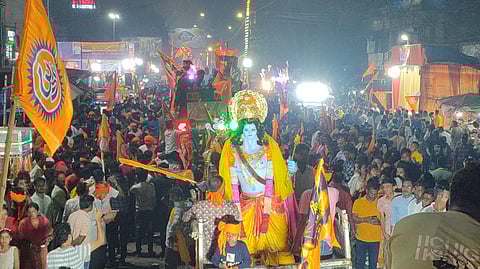 रामनवमी के जुलूस में आसनसोल में उमड़ा जनसैलाब