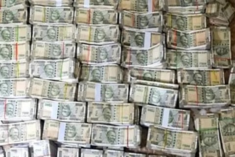 चुनाव से पहले सख्त निगरानी: पश्चिम बंगाल–झारखंड सीमा पर नाका जांच में करीब 10 लाख रुपये जब्त