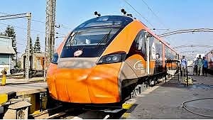 पूर्व रेलवे की पहल: अब ट्रेन यात्रा होगी और भी साफ व आरामदायक