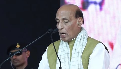 तिरुनवंनतपुरम में बोलते रक्षा मंत्री राजनाथ सिंह।