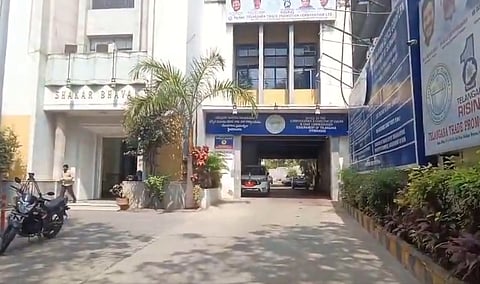 हैदराबाद में इस ठिकाने पर भी ईडी ने छापेमारी की है।