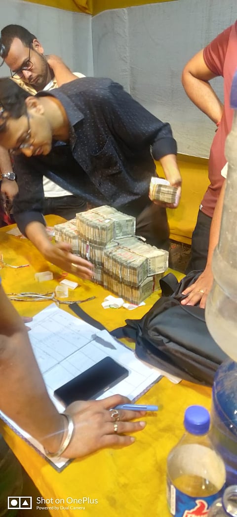 नेताजीनगर में जब्त रुपये