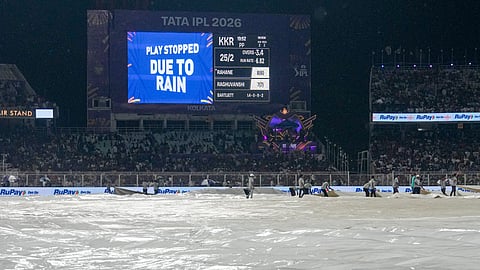 बारिश के कारण KKR-पंजाब मैच रुका