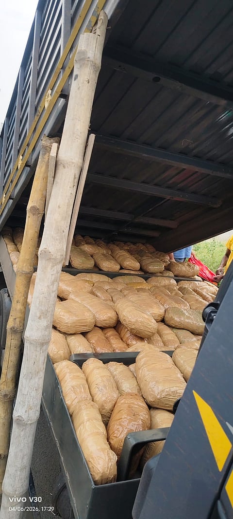 डम्पर से जब्त सोना