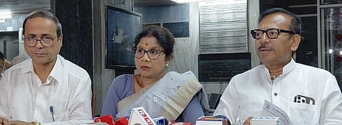 व्हाट्सऐप निर्देश विवाद में तृणमूल ने चुनाव आयोग को घेरा