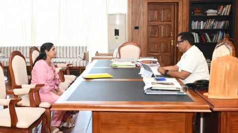 निजी विद्यालयों पर व्यावसायीकरण एवं शोषण के आरोप