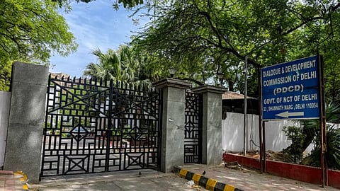 मनहूस बंगले की दास्तान: सरकारी निवास 33 शामनाथ मार्ग में दशकों से कोई नहीं रहता