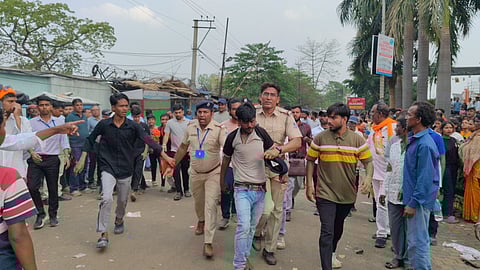 नरेंद्र मोदी की सभा में 4 युवकों को लिया गया हिरासत में